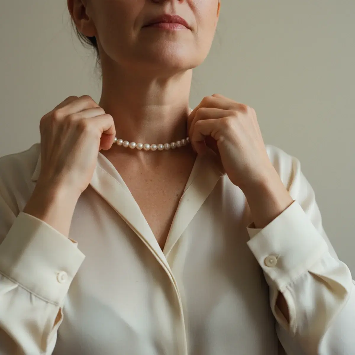 The main jewellery types: necklaces, earrings, bracelets, a watch, and rings, each labelled by role
