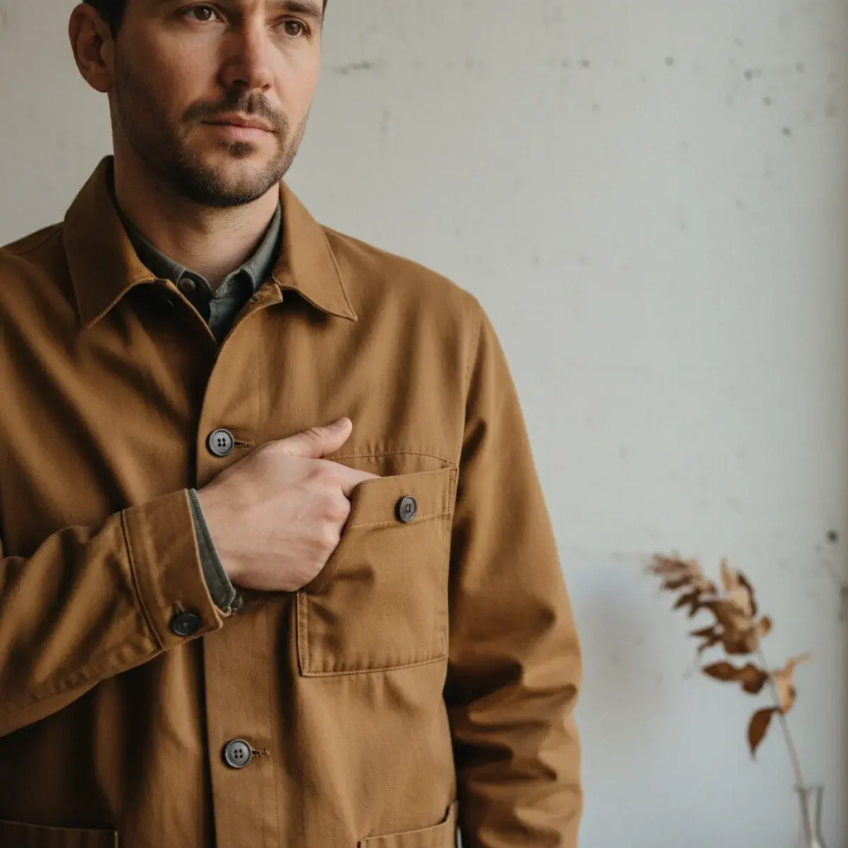 The unstructured blazer and t-shirt